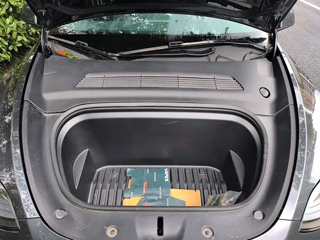 Tesla Model Y — миниатюра 11