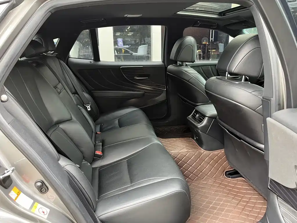 Lexus LS — миниатюра 17