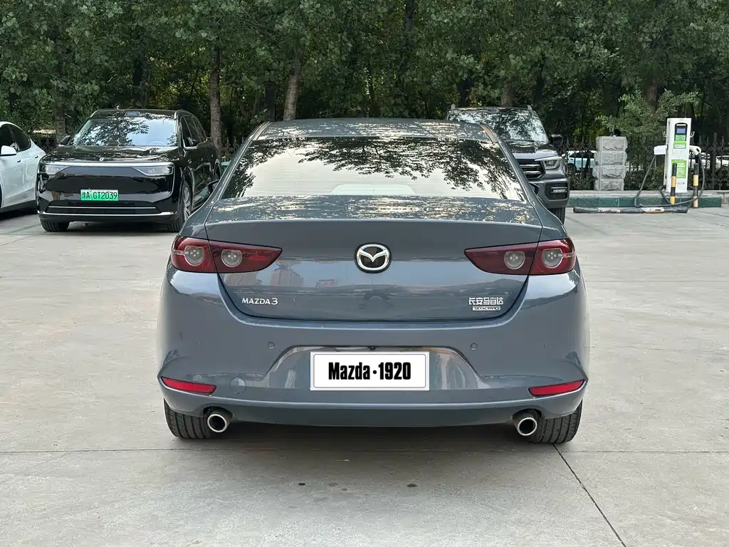 Mazda Mazda3 3 2023 1.5L MT