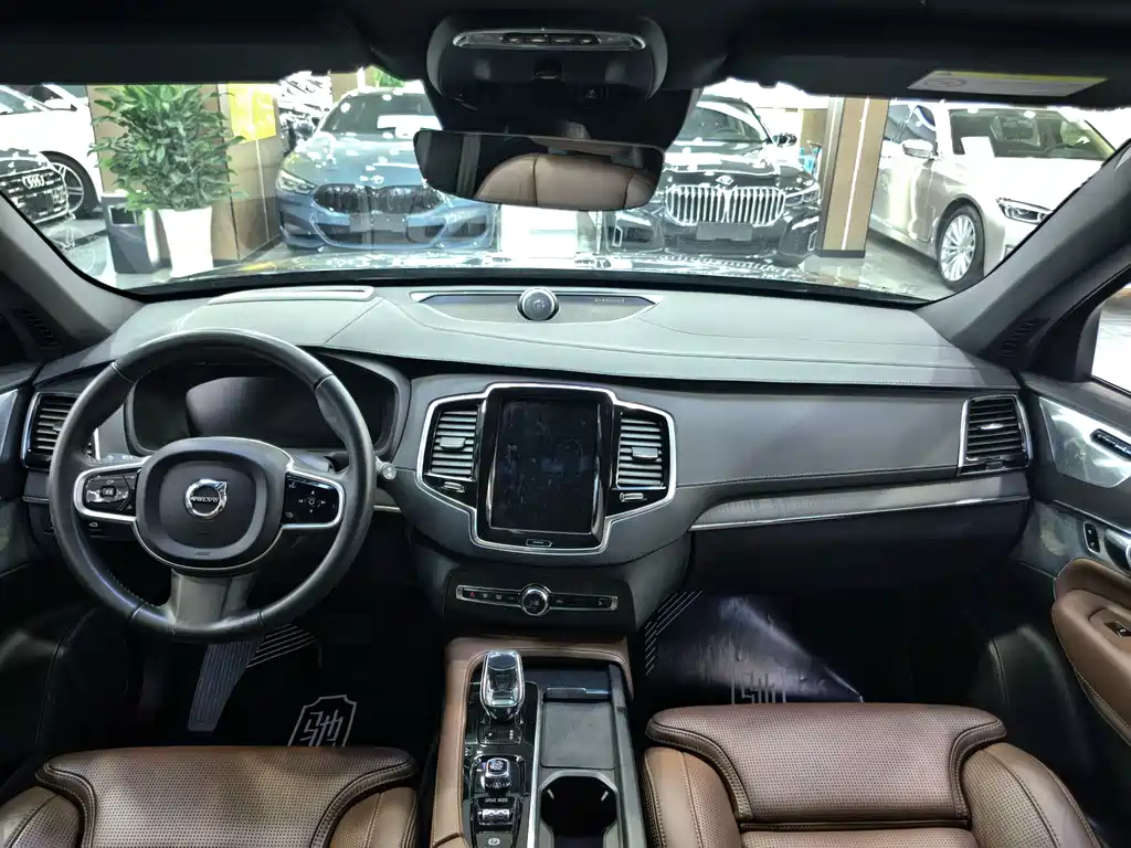 Volvo XC90 2021 B6 Luxury 7 мест
