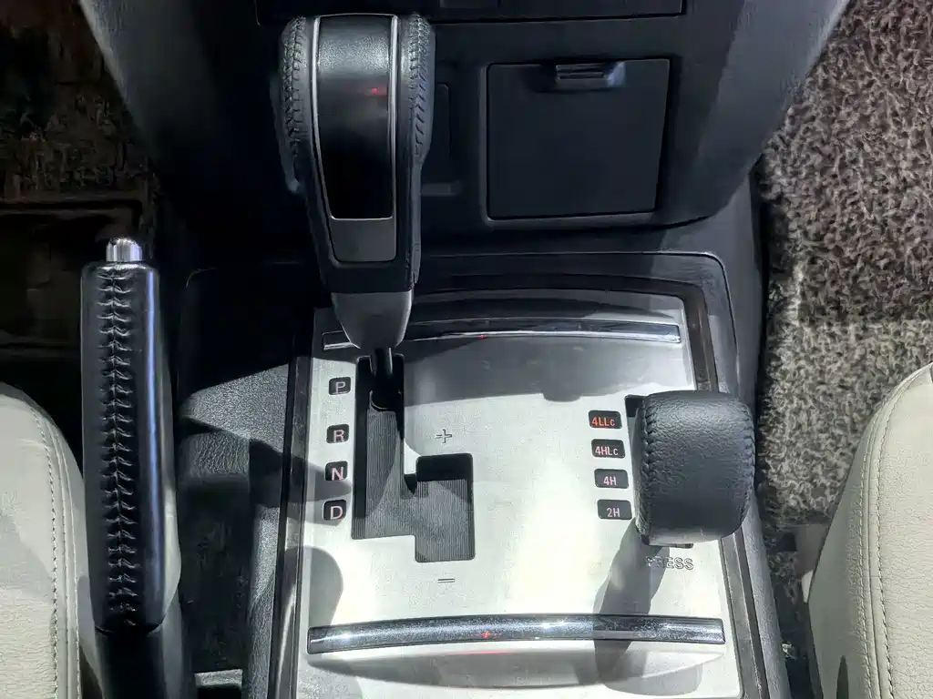 Mitsubishi Pajero (Import) — миниатюра 17