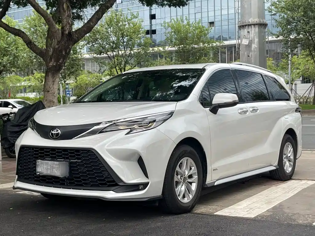 Toyota Granvia — миниатюра 2