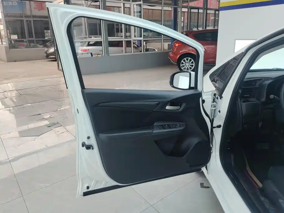 Honda Fit — миниатюра 7