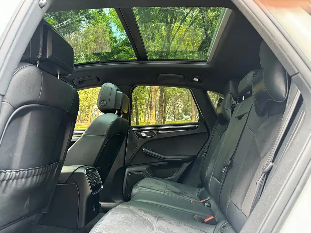 Porsche Macan — миниатюра 8