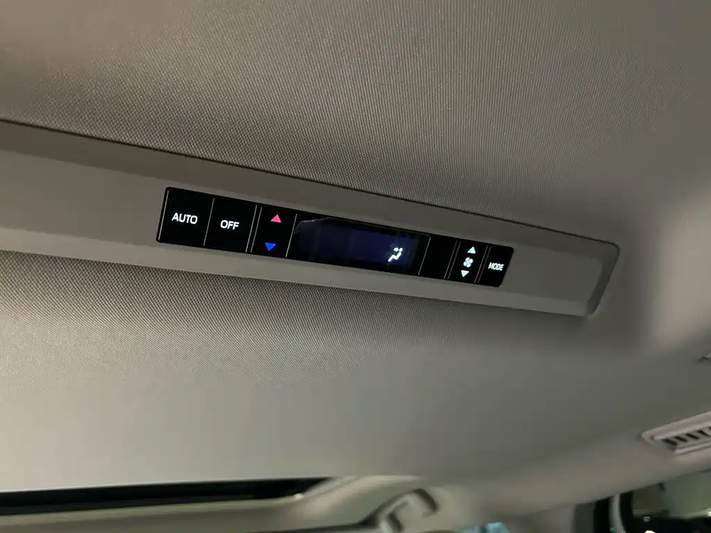 Toyota Granvia — миниатюра 23