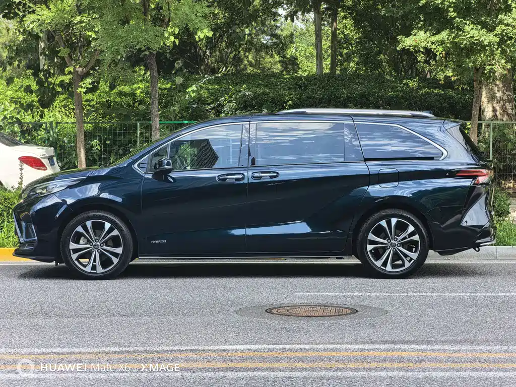 Toyota Granvia 2022 2.5L Luxury