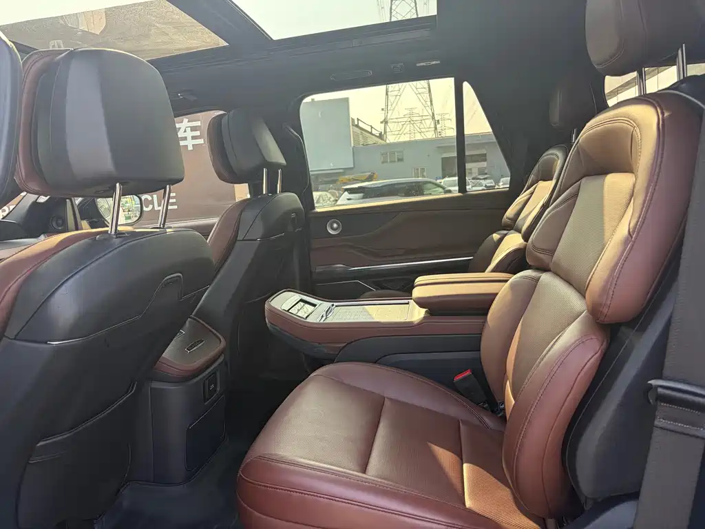 Lincoln Navigator — миниатюра 10