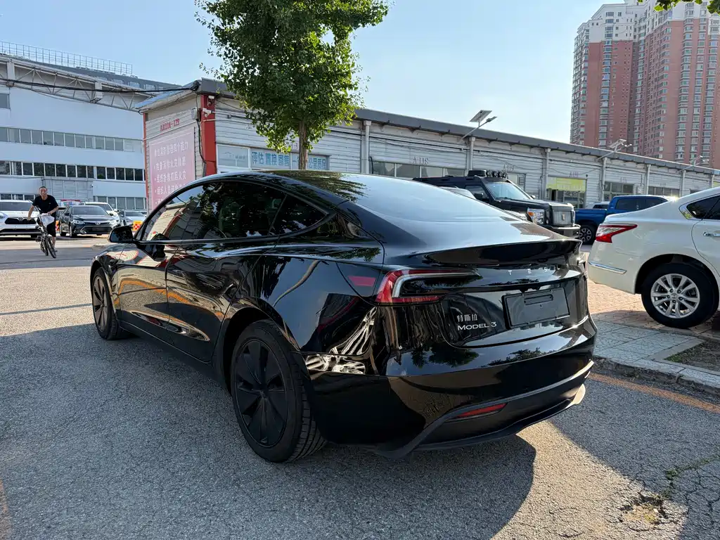Tesla Model 3 — миниатюра 12