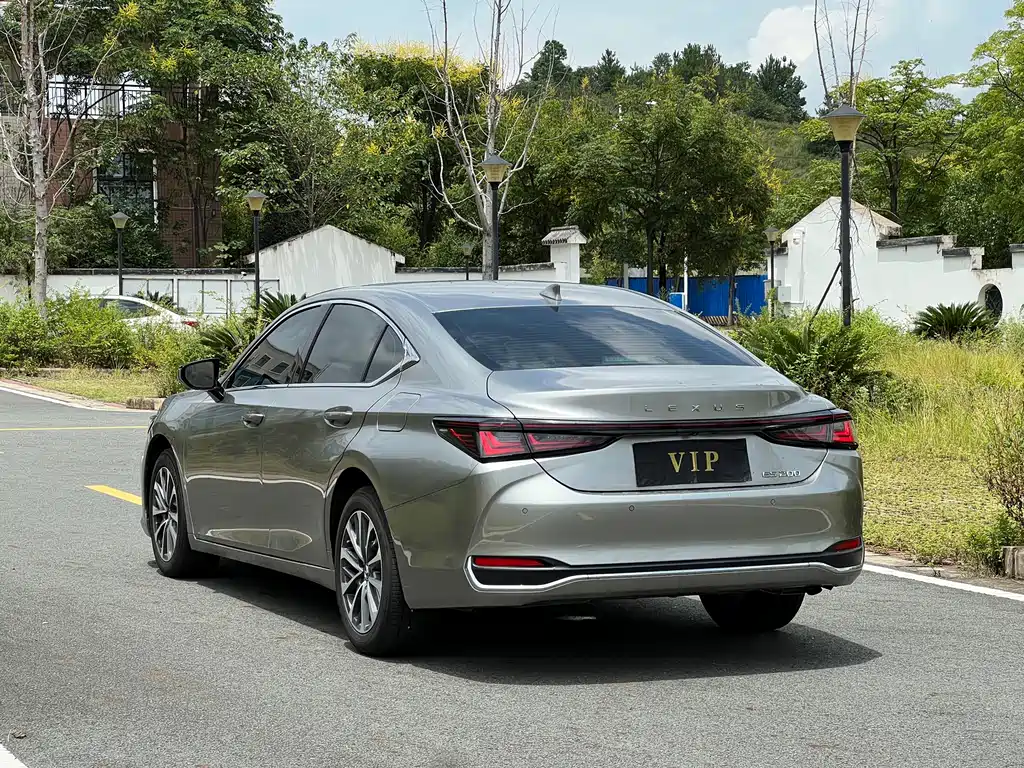 Lexus ES — миниатюра 4