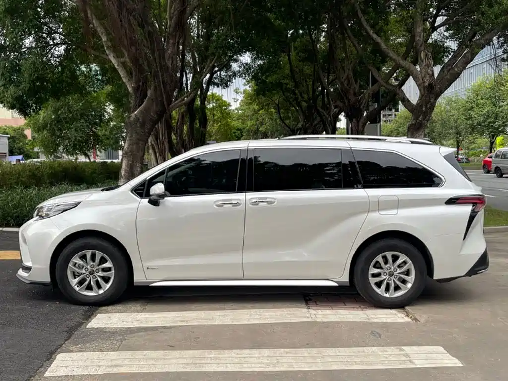 Toyota Granvia — миниатюра 25