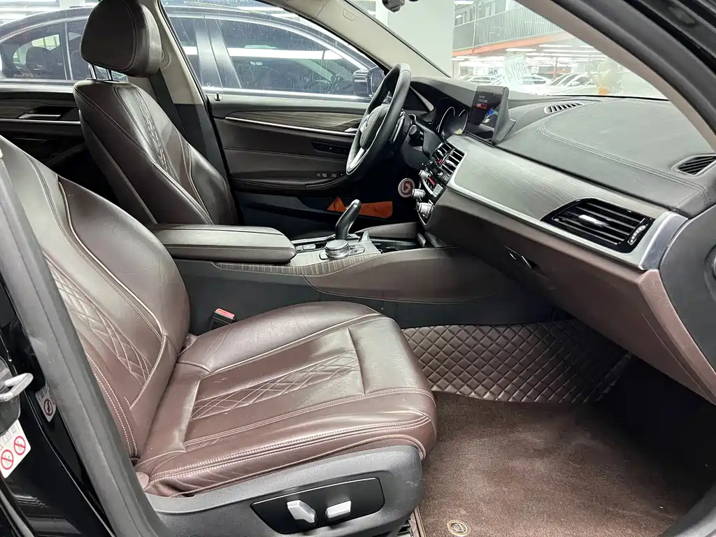 BMW 5 Series — миниатюра 14