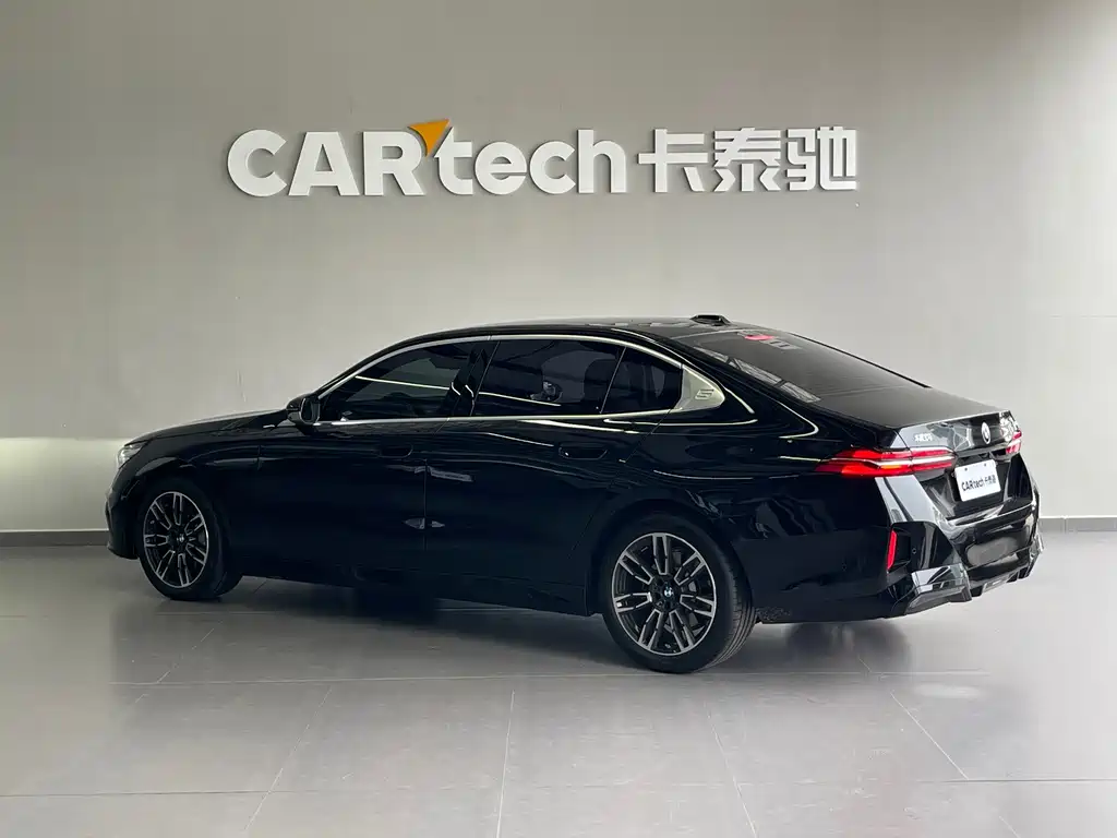 BMW 5 Series — миниатюра 6