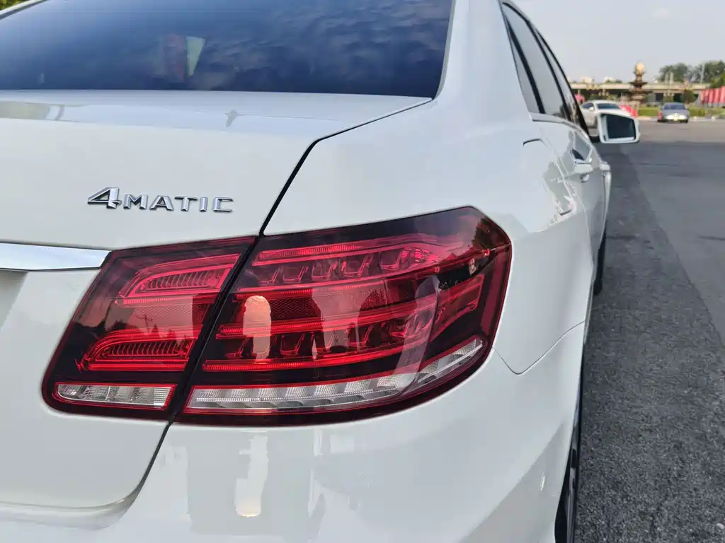 Mercedes-Benz E-Class — миниатюра 8