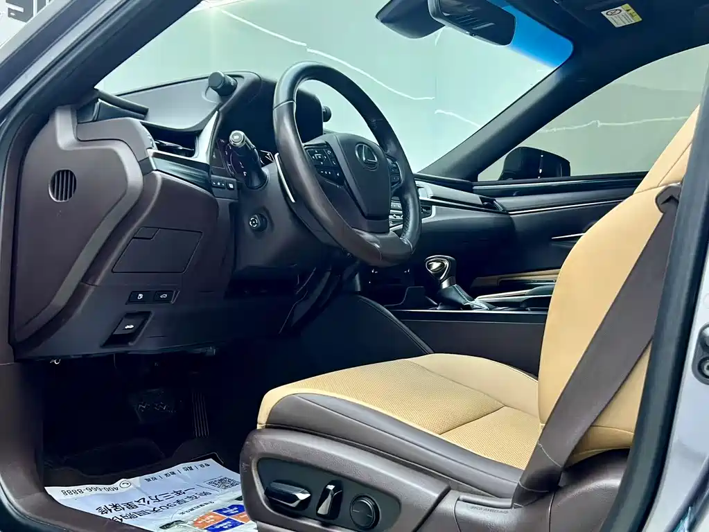 Lexus ES 2020 200