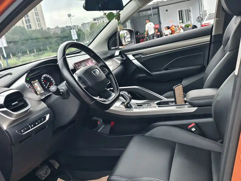 Geely Binyue — миниатюра 15