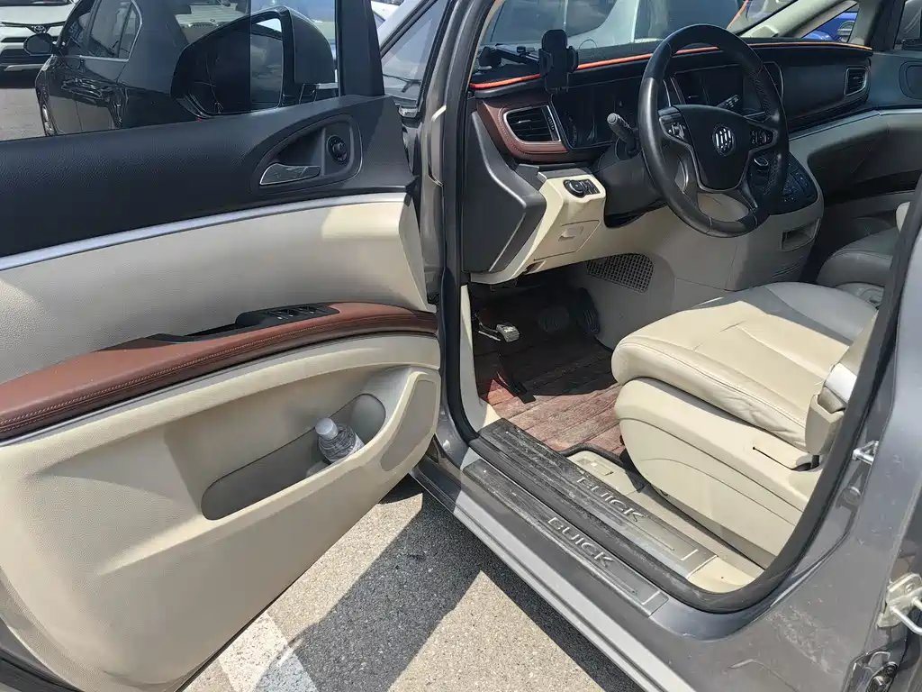 Buick GL8 2017 25S Luxury V