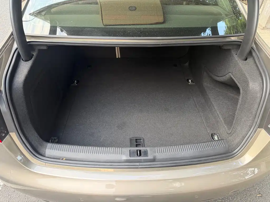 Audi A4L — миниатюра 8