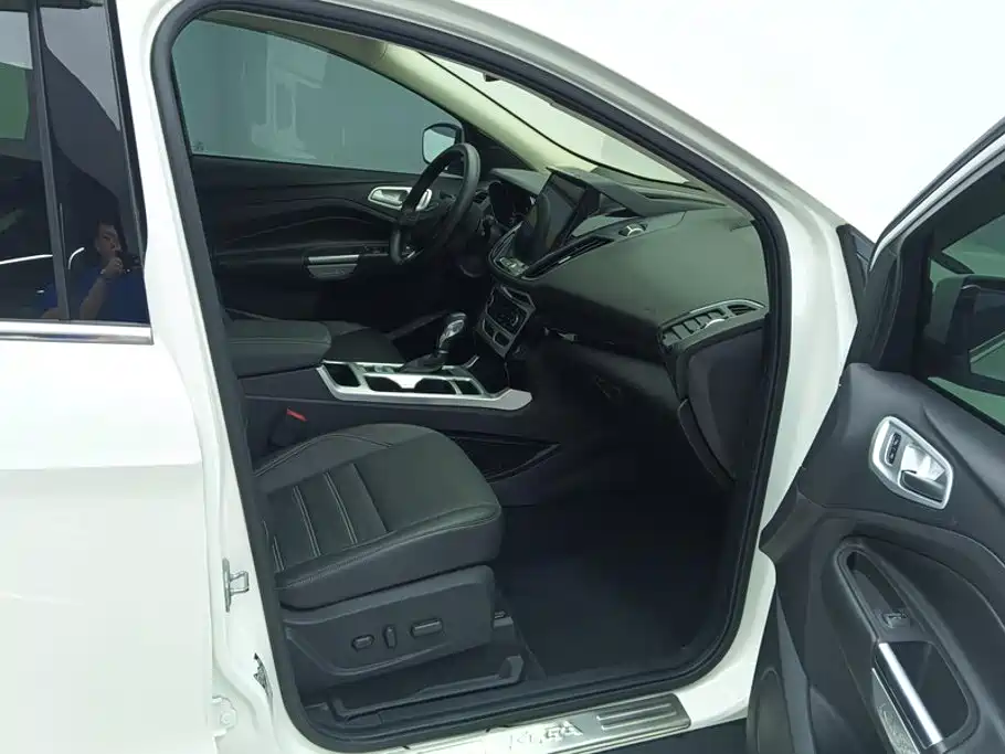 Ford Kuga — миниатюра 8