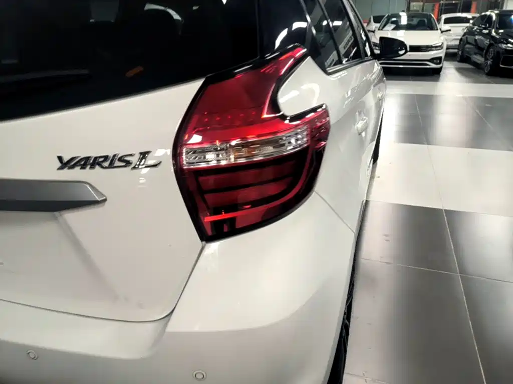 Toyota Yaris L — миниатюра 8