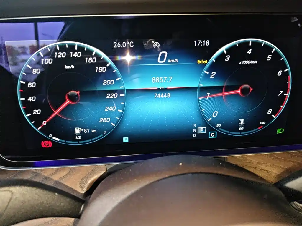 Mercedes-Benz E-Class — миниатюра 12
