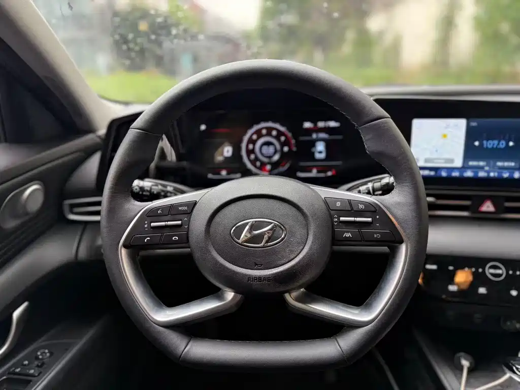 Hyundai Elantra — миниатюра 11