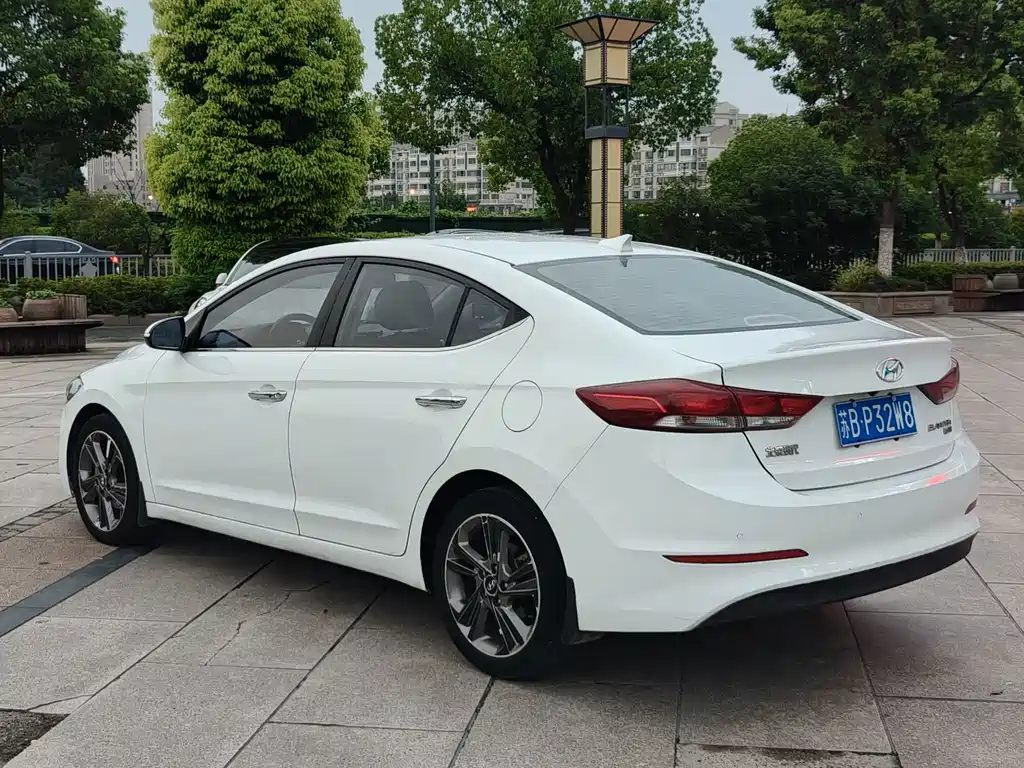 Hyundai Elantra — миниатюра 4