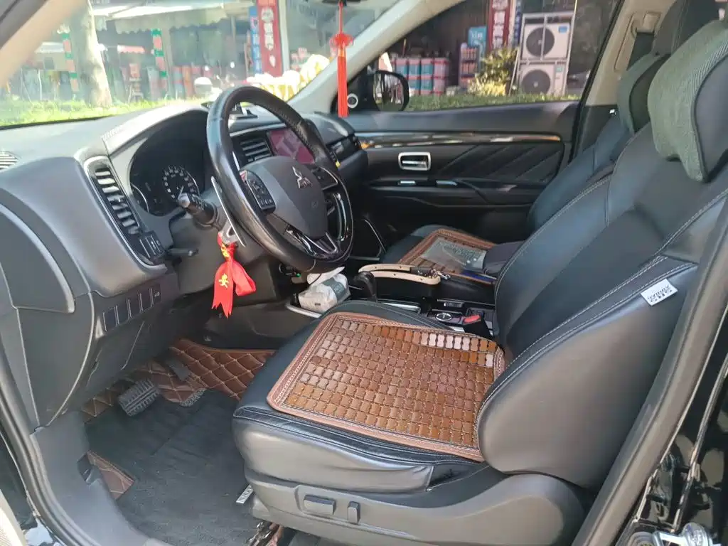 Mitsubishi Outlander — миниатюра 16