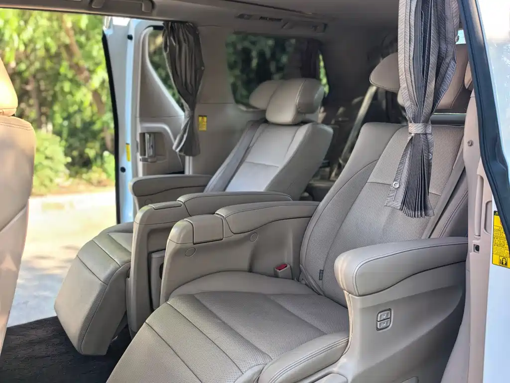 Toyota Alphard — фотографии объявления, Фото 22