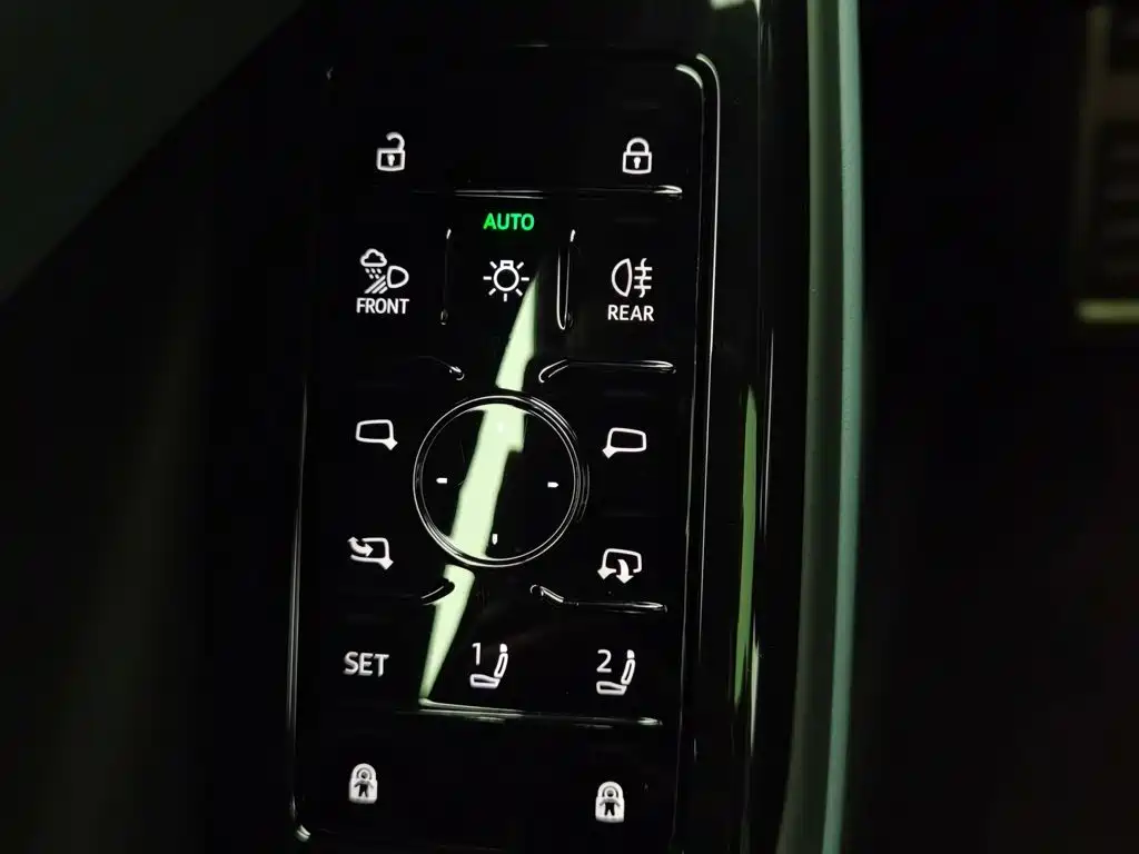 Audi Q6L e-tron — миниатюра 21