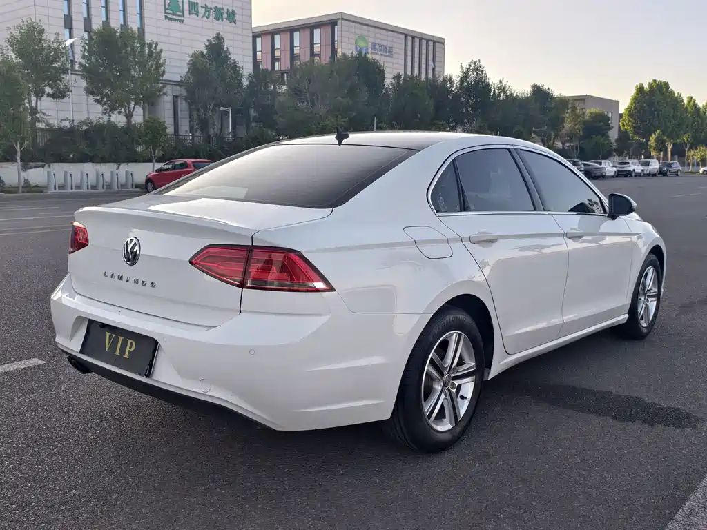 Volkswagen Lamando 2017 230TSI DSG