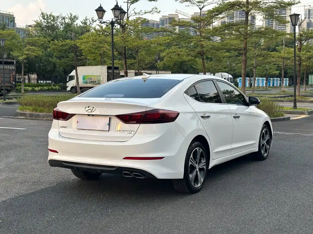Hyundai Elantra — миниатюра 18