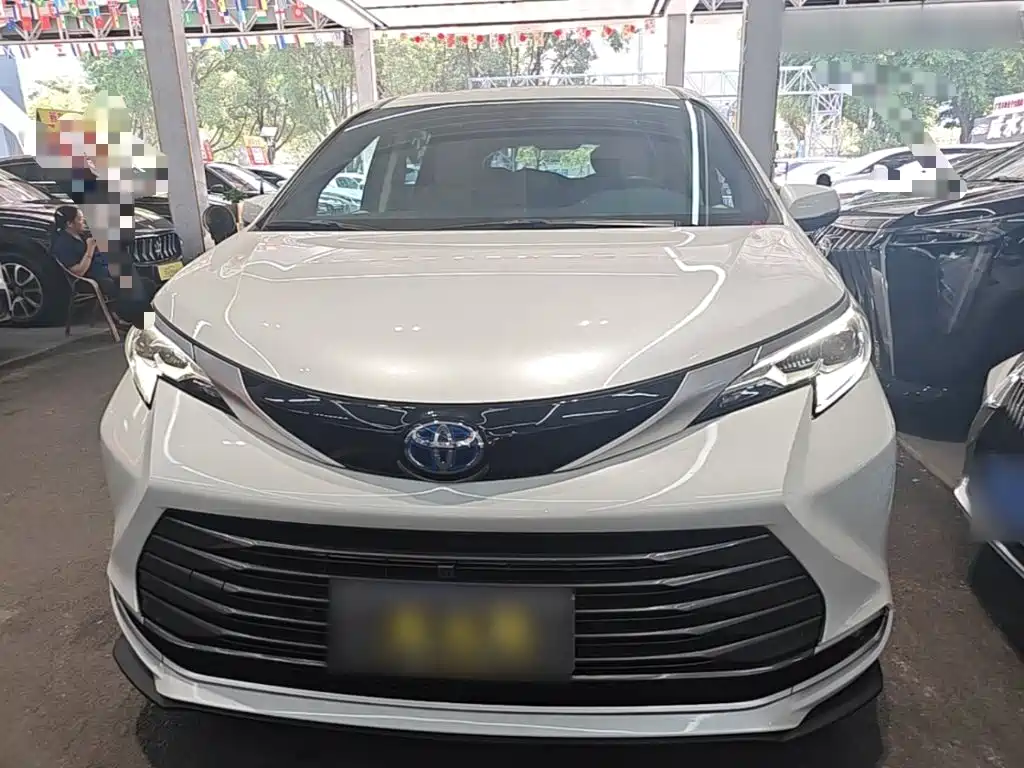 Toyota Sienna — миниатюра 3