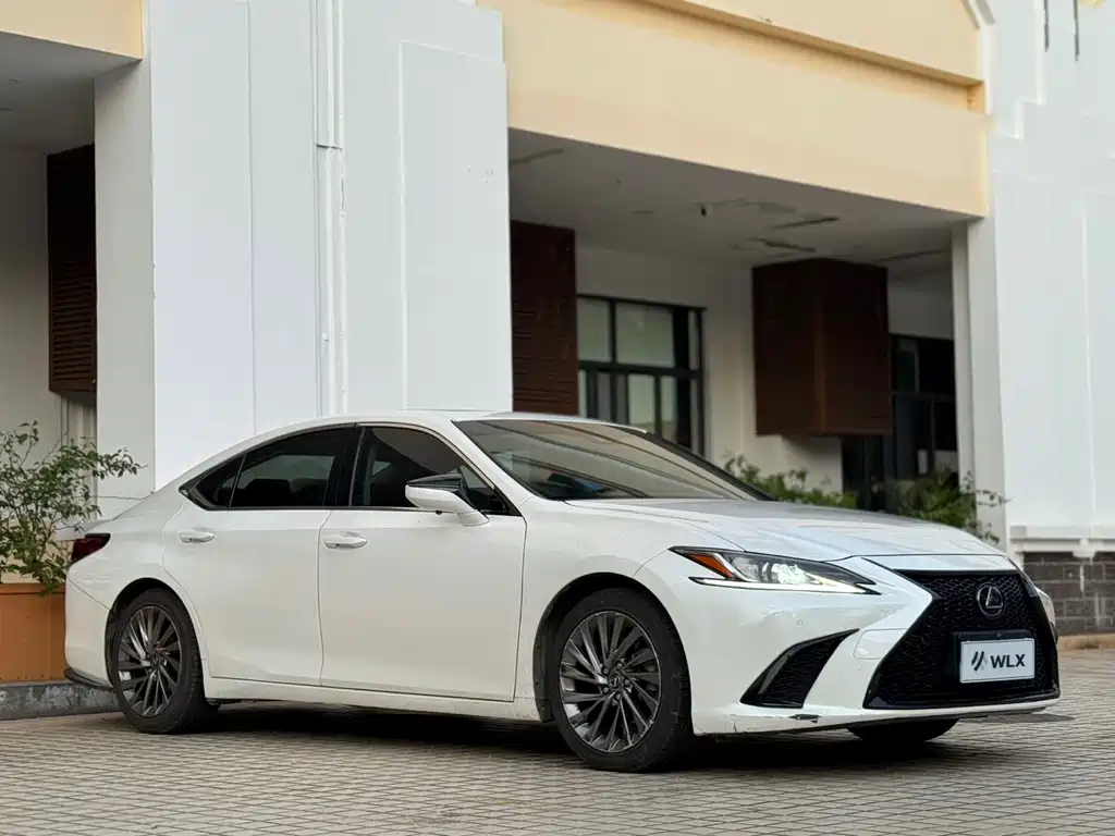 Lexus ES 2018