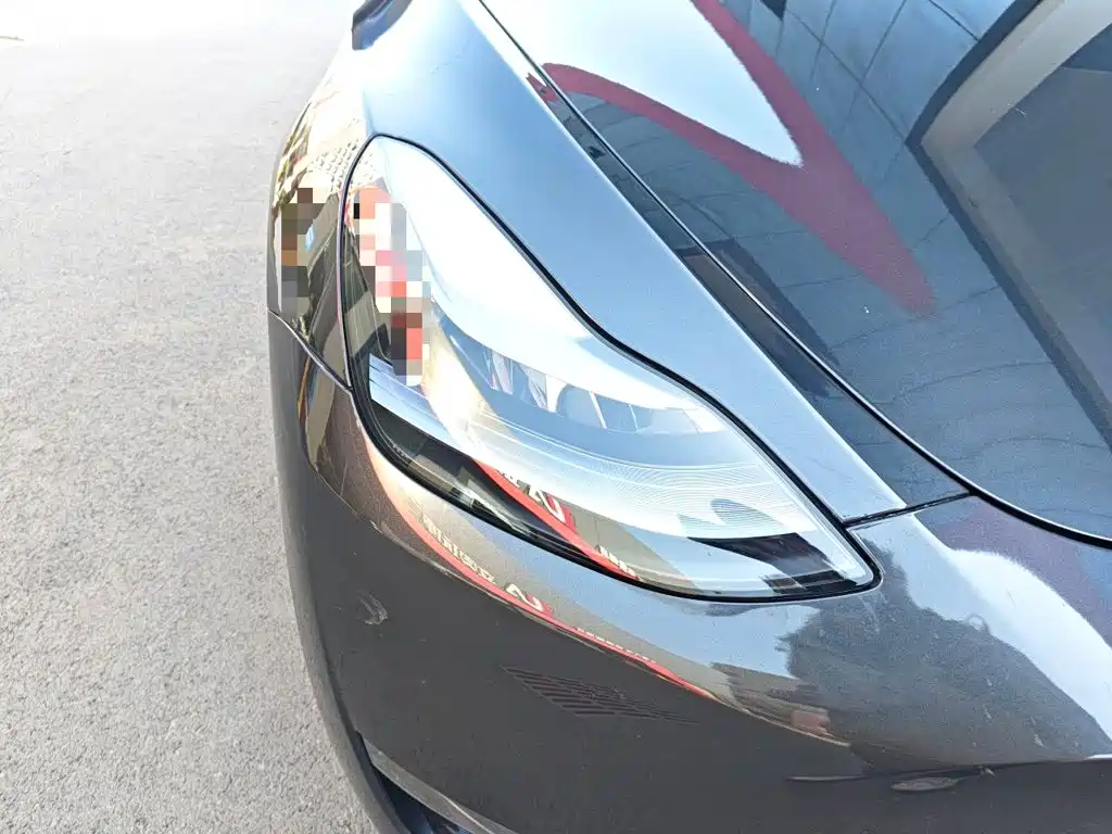 Tesla Model Y — миниатюра 7