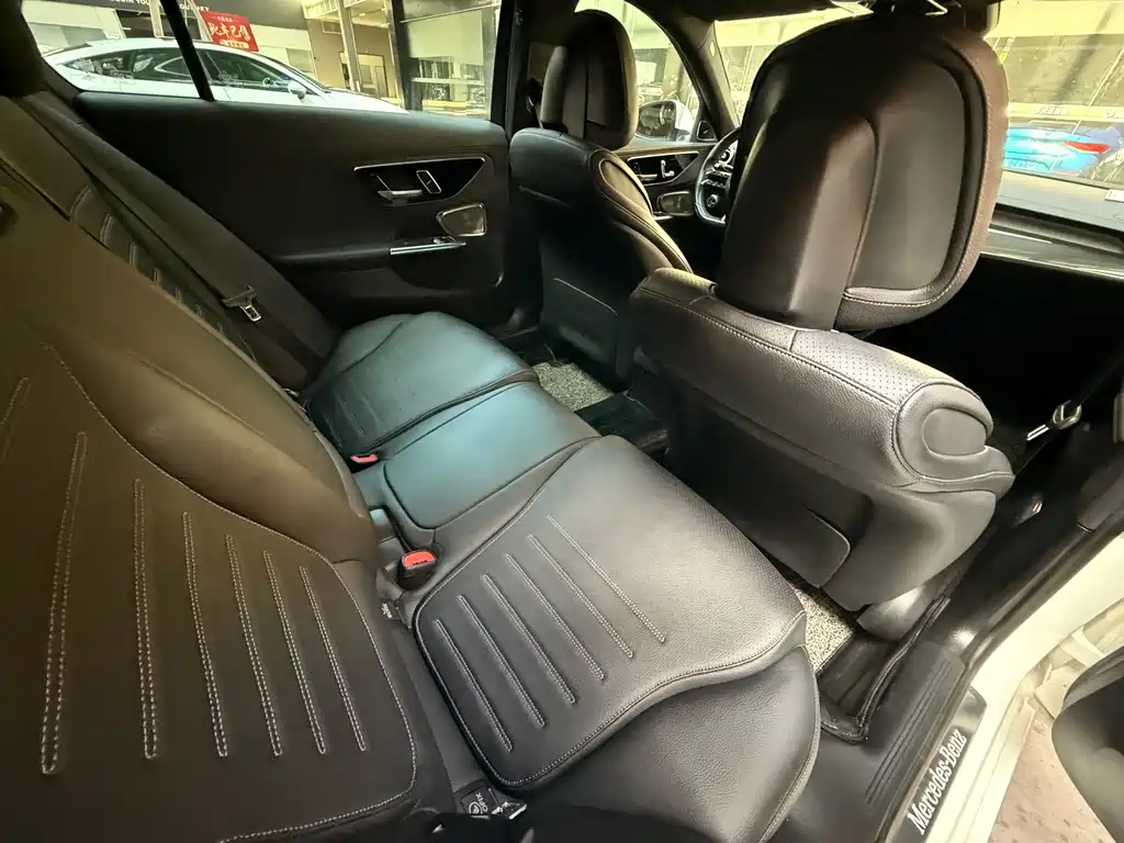 Mercedes-Benz C-Class — миниатюра 8