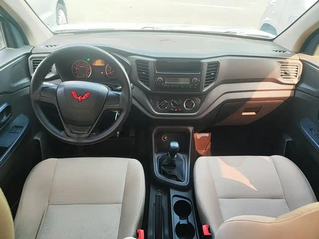 Wuling Hongguang V — миниатюра 10
