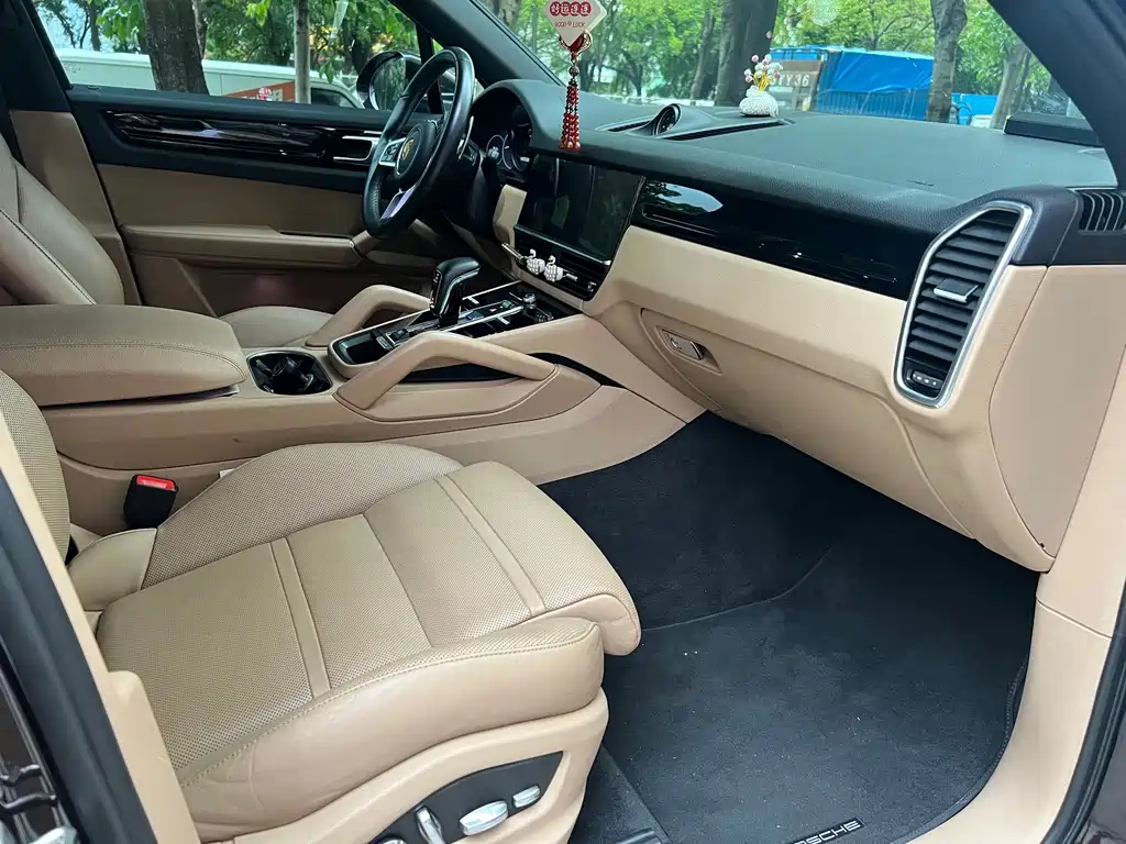 Porsche Cayenne — миниатюра 9