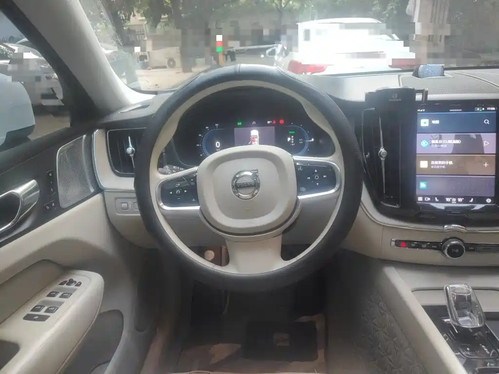 Volvo XC60 PHEV — миниатюра 11