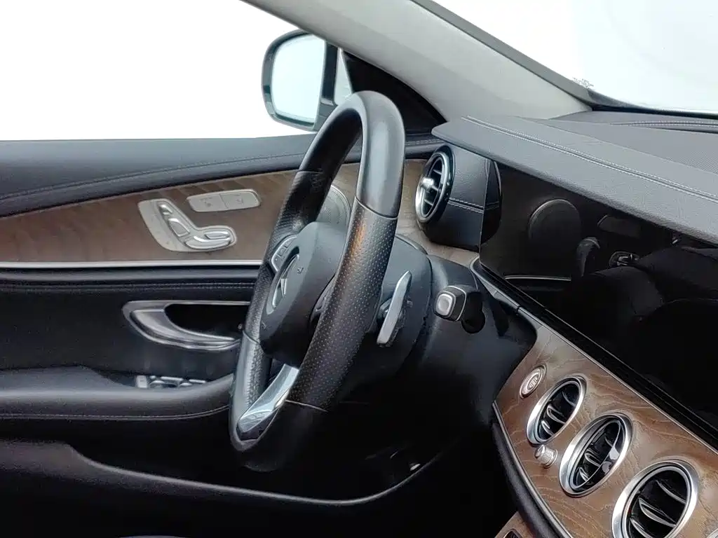 Mercedes-Benz E-Class — миниатюра 22