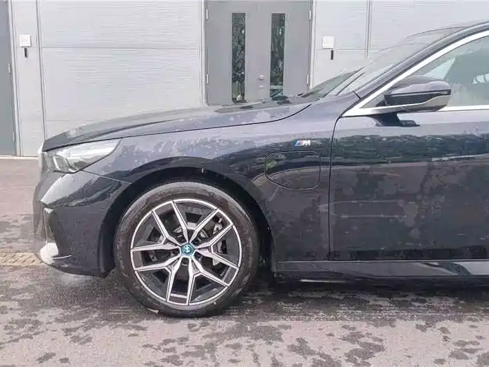 BMW i5 — миниатюра 5