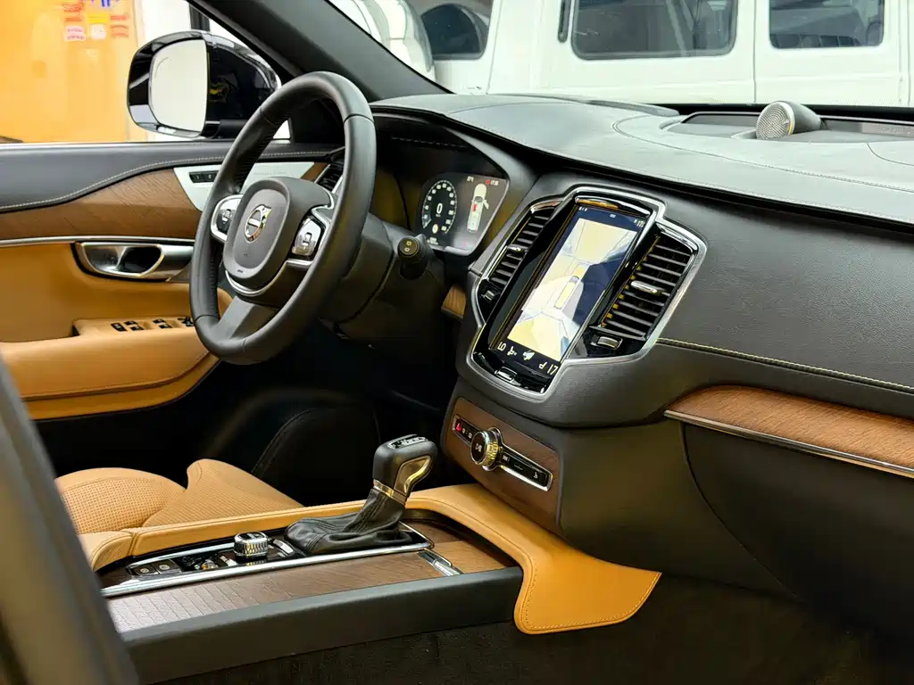 Volvo XC90 — миниатюра 12
