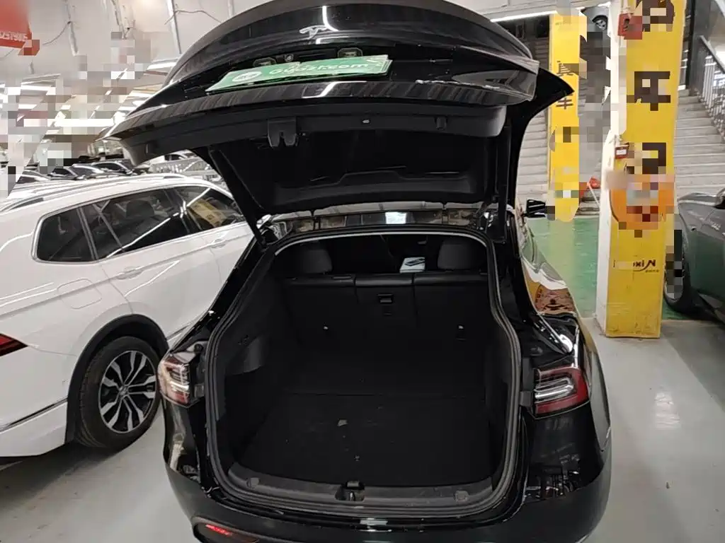 Tesla Model Y — миниатюра 19