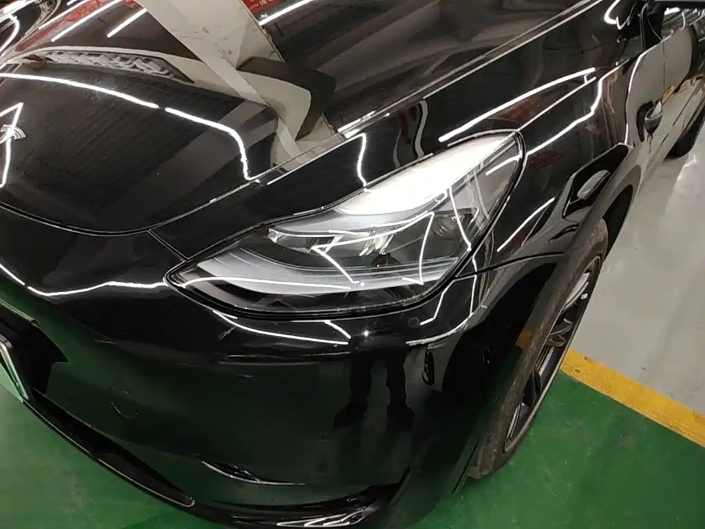 Tesla Model Y — миниатюра 24