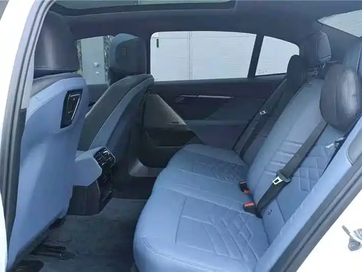 BMW i5 — миниатюра 10