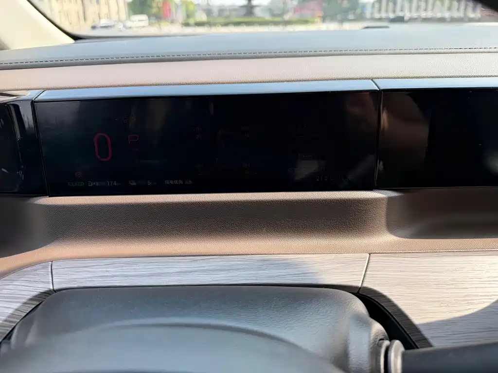 GAC Motor Trumpchi E8 PHEV — миниатюра 11