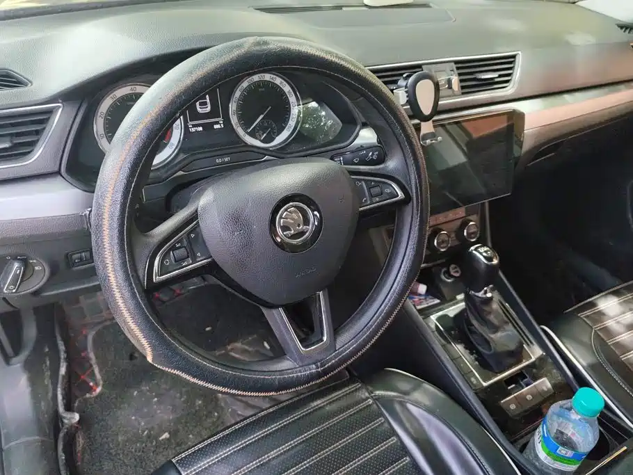 Skoda Superb — миниатюра 15
