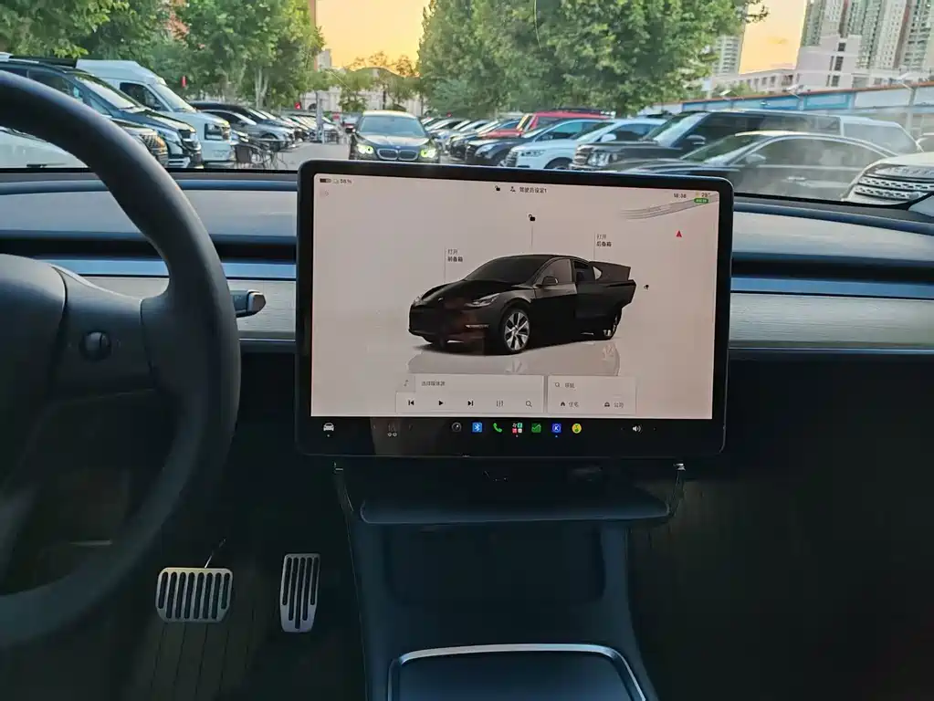 Tesla Model Y — миниатюра 8