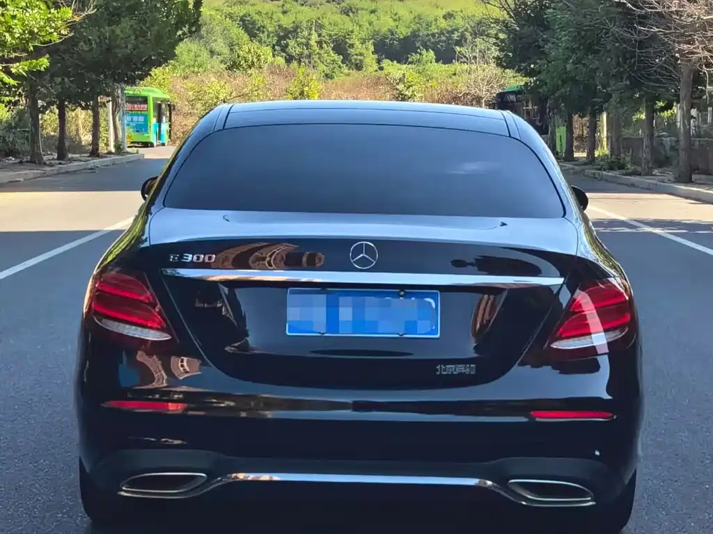 Mercedes-Benz E-Class — миниатюра 5
