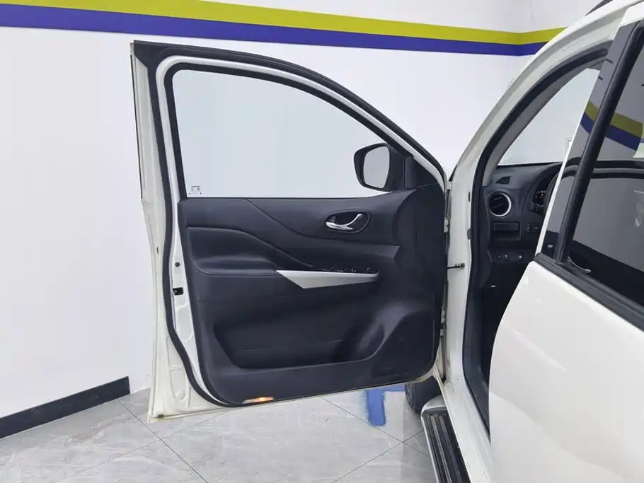 Nissan Terra — миниатюра 7