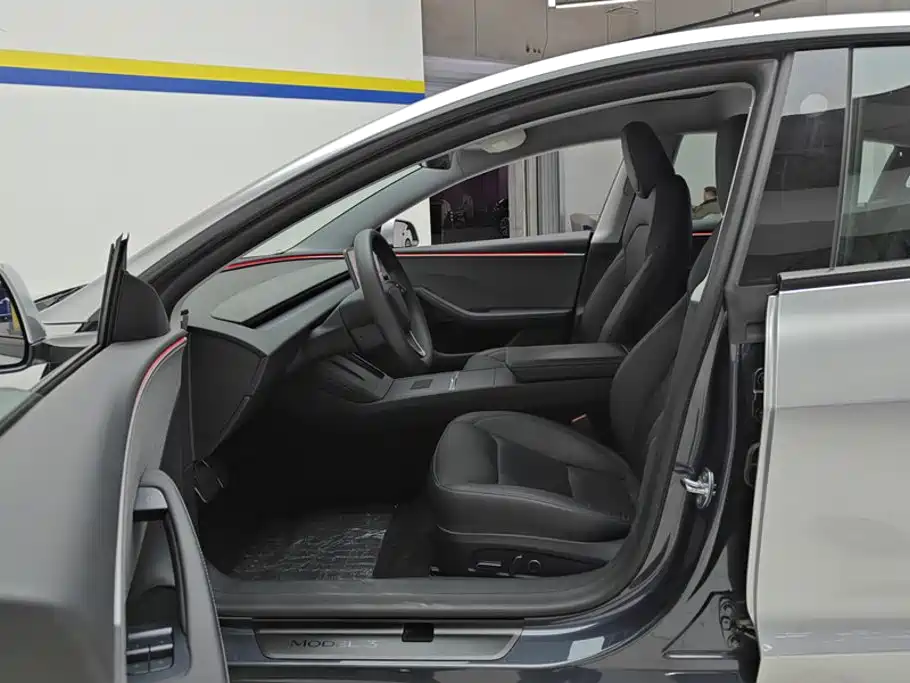 Tesla Model 3 — миниатюра 9